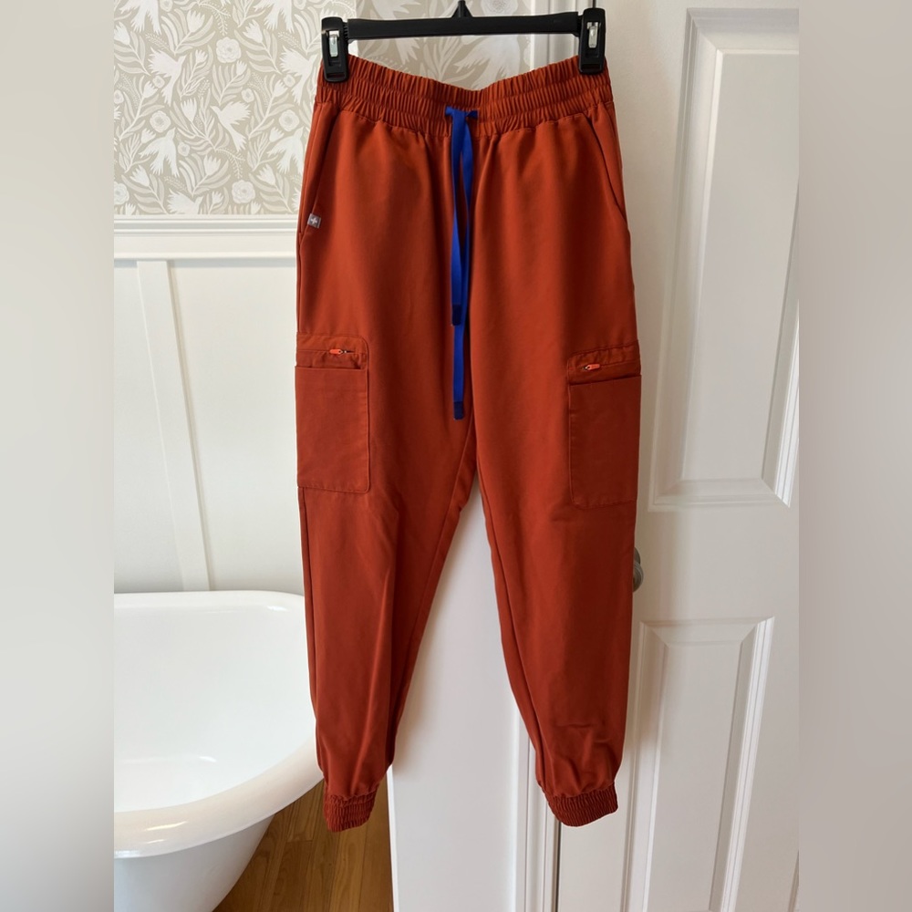 Figs jogger scrub pants size small